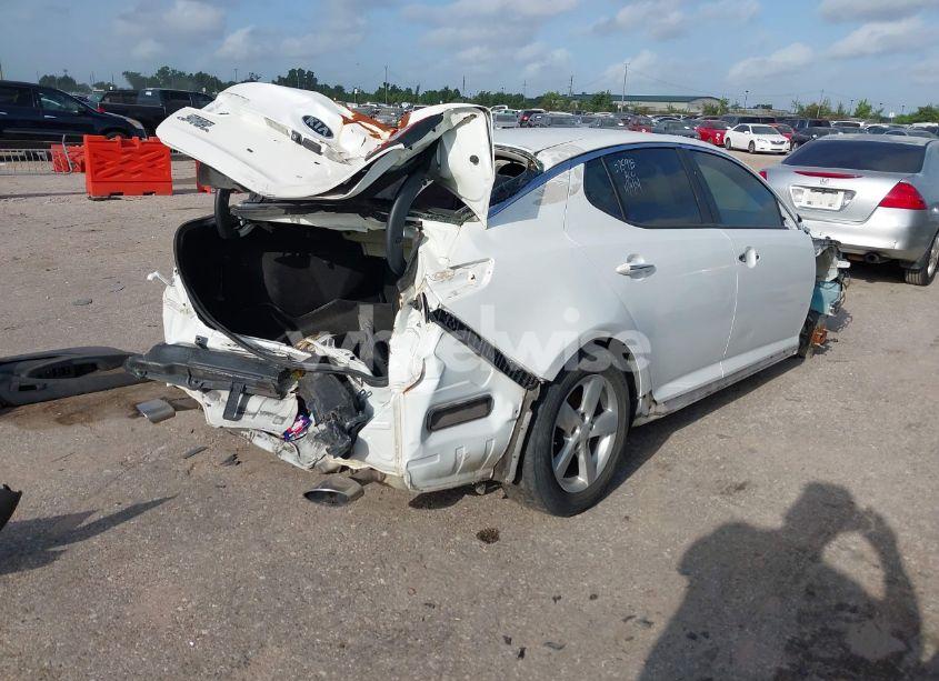 Photo 4 of 2015 Kia Optima LX (VIN KNAGM4A76F5568655)