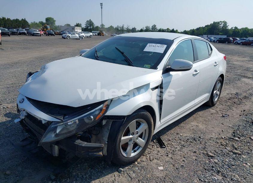 Photo 2 of 2015 Kia Optima LX (VIN KNAGM4A76F5569420)