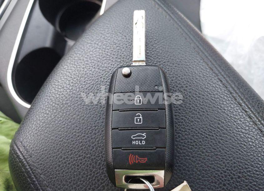 Photo 11 of 2015 Kia Optima LX (VIN KNAGM4A77F5558409)