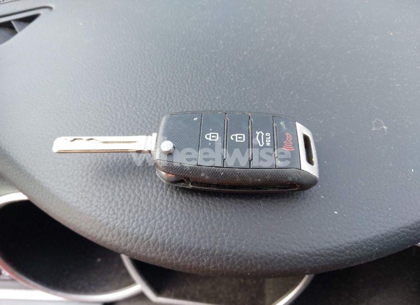 Photo 11 of 2015 Kia Optima LX (VIN KNAGM4A77F5627504)