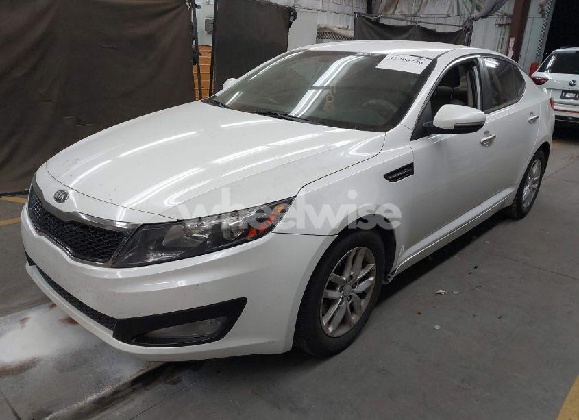 Photo 2 of 2013 Kia Optima LX (VIN KNAGM4A78D5370852)
