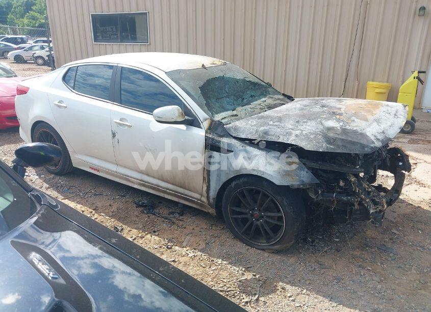 2015 Kia Optima LX (VIN KNAGM4A78F5630492) main photo