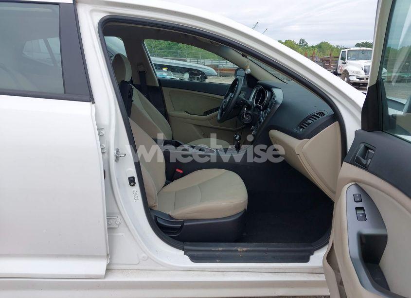 Photo 5 of 2015 Kia Optima LX (VIN KNAGM4A78F5653027)