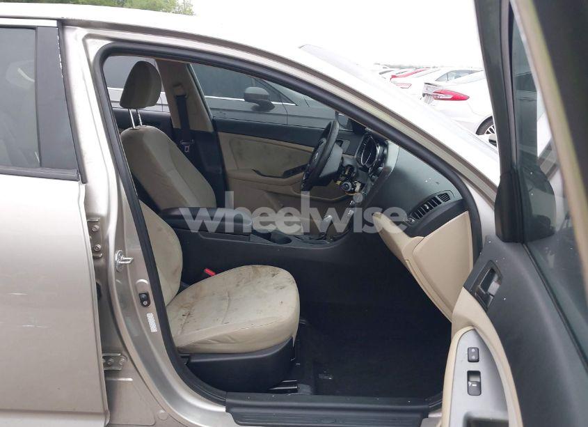 Photo 5 of 2012 Kia Optima LX (VIN KNAGM4A79C5277787)