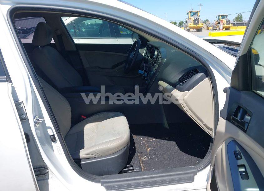 Photo 5 of 2013 Kia Optima LX (VIN KNAGM4A79D5414650)