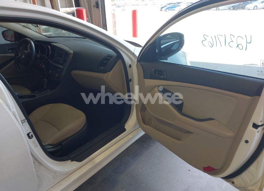 Photo 5 of 2015 Kia Optima LX (VIN KNAGM4A79F5528215)