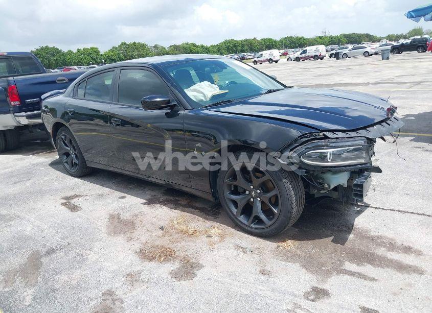 2020 Dodge Charger SXT RWD (VIN KNAGM4A7XF5******) main photo