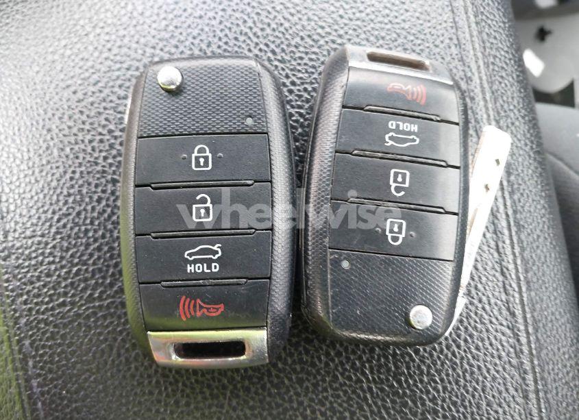 Photo 11 of 2015 Kia Optima LX (VIN KNAGM4A7XF5547484)