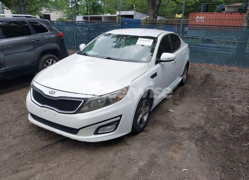 Photo 2 of 2015 Kia Optima LX (VIN KNAGM4A7XF5599309)