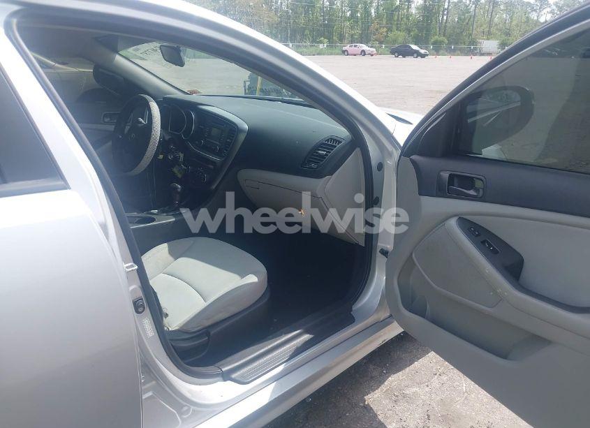 Photo 5 of 2015 Kia Optima LX (VIN KNAGM4A7XF5617548)