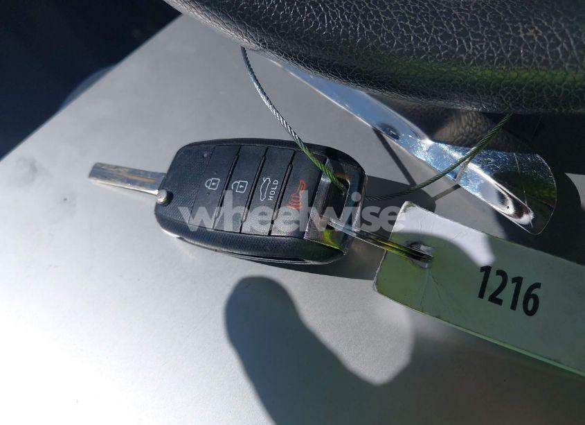 Photo 11 of 2015 Kia Optima LX (VIN KNAGM4A7XF5619641)