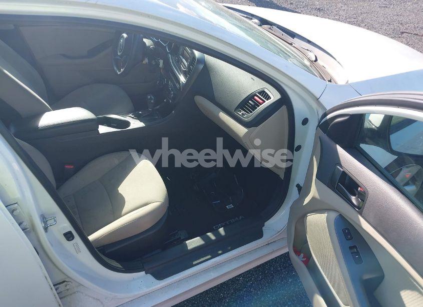 Photo 5 of 2015 Kia Optima LX (VIN KNAGM4A7XF5641123)