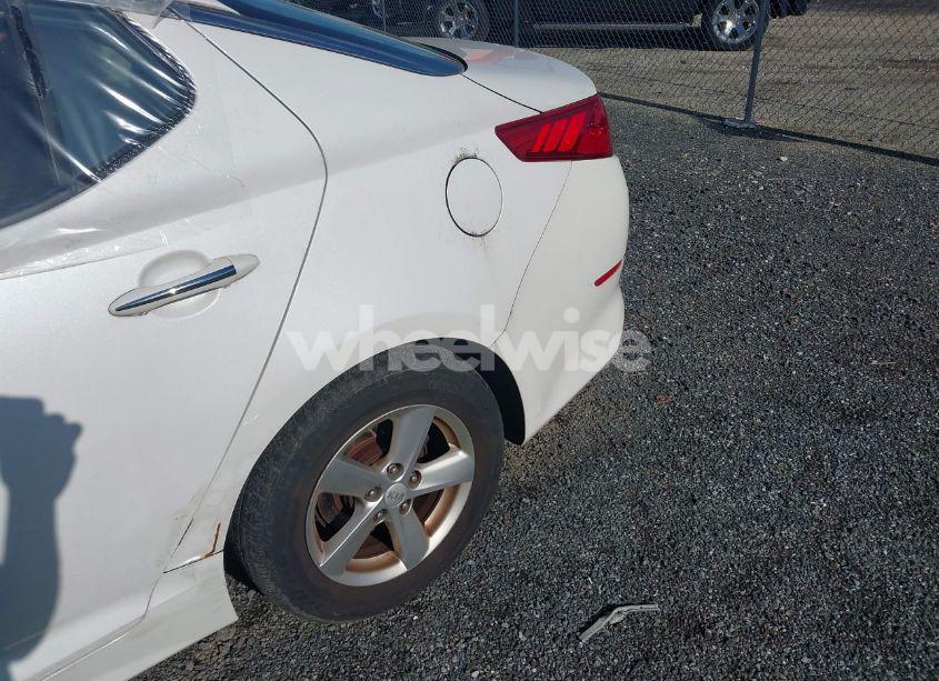 Photo 6 of 2015 Kia Optima LX (VIN KNAGM4A7XF5641123)