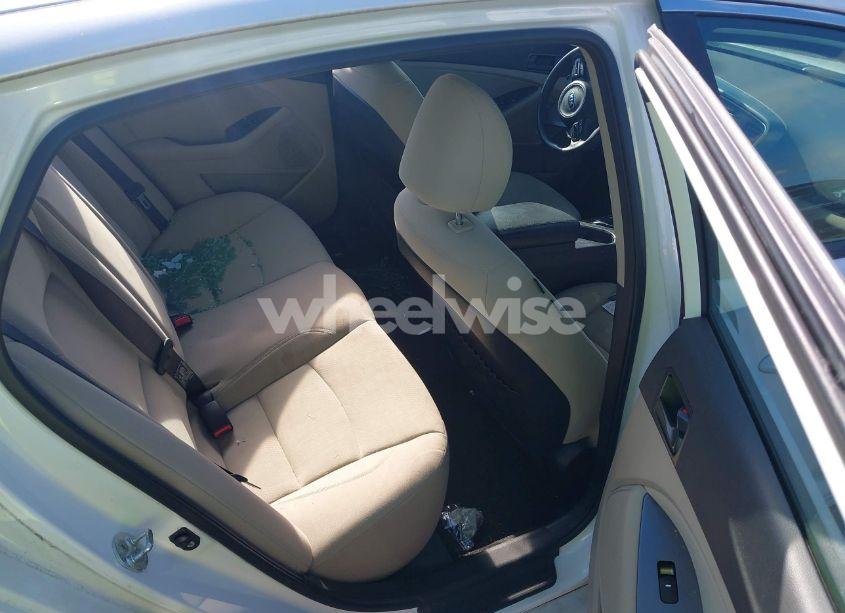 Photo 8 of 2015 Kia Optima LX (VIN KNAGM4A7XF5641123)