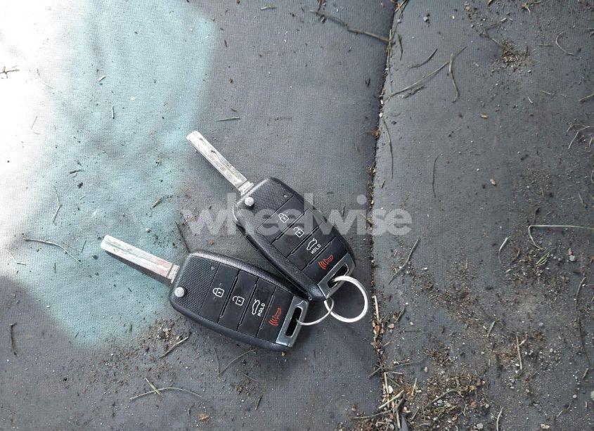 Photo 11 of 2015 Kia Optima LX (VIN KNAGM4A7XF5653580)