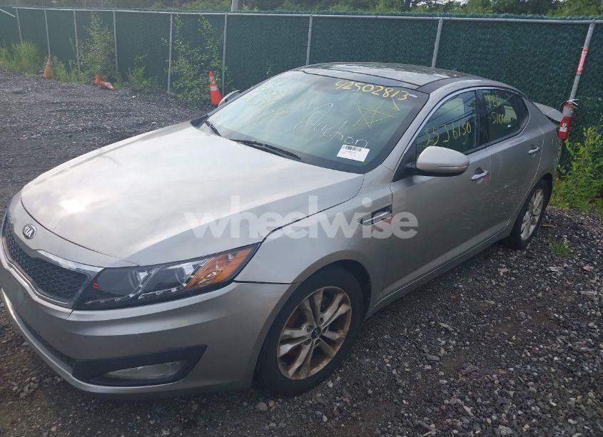Photo 2 of 2011 Kia Optima EX (VIN KNAGN4A72B5179860)
