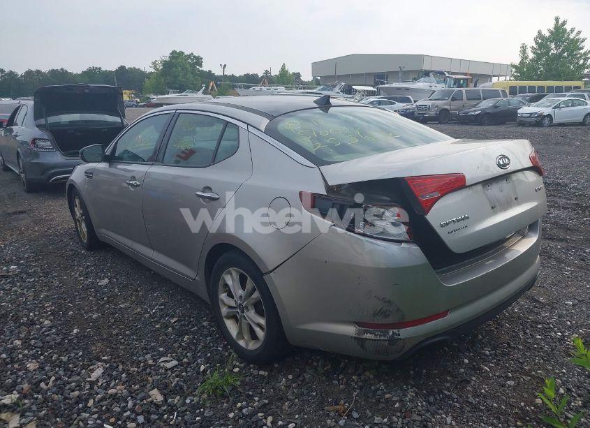 Photo 3 of 2011 Kia Optima EX (VIN KNAGN4A72B5179860)