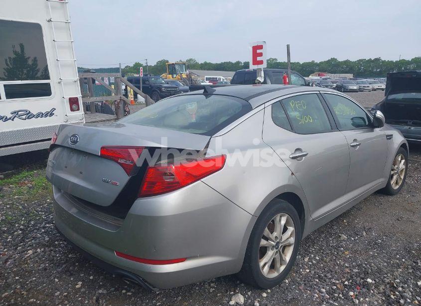 Photo 4 of 2011 Kia Optima EX (VIN KNAGN4A72B5179860)