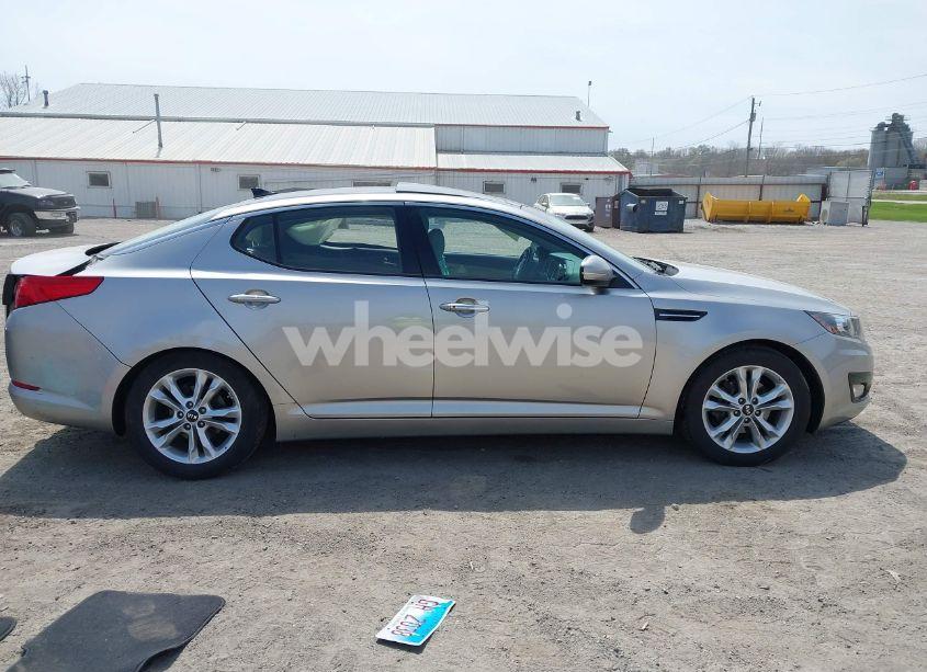 Photo 13 of 2011 Kia Optima EX (VIN KNAGN4A78B5103205)