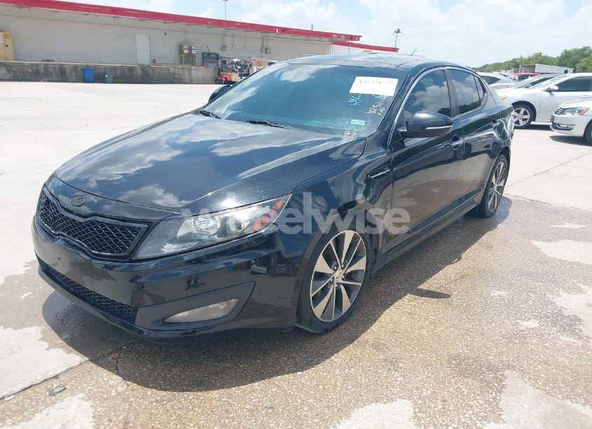 Photo 2 of 2011 Kia Optima SX (VIN KNAGR4A61B5156114)