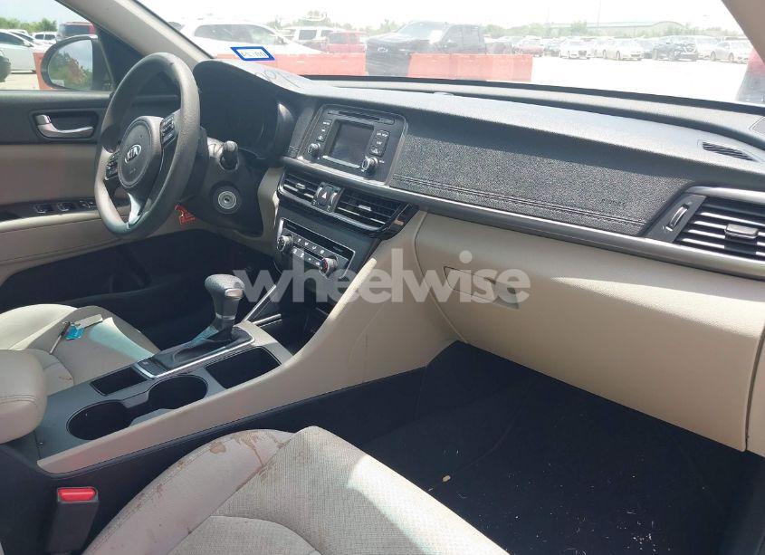 Photo 5 of 2016 Kia Optima LX (VIN KNAGT4L32G5094380)