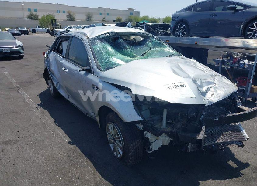 2017 Kia Optima LX (VIN KNAGT4L32H5157432) main photo