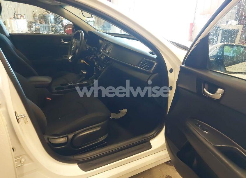 Photo 5 of 2017 Kia Optima LX (VIN KNAGT4L33H5132975)