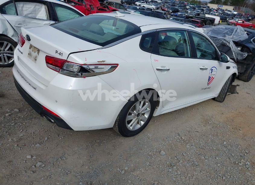 Photo 4 of 2018 Kia Optima LX (VIN KNAGT4L33J5217126)