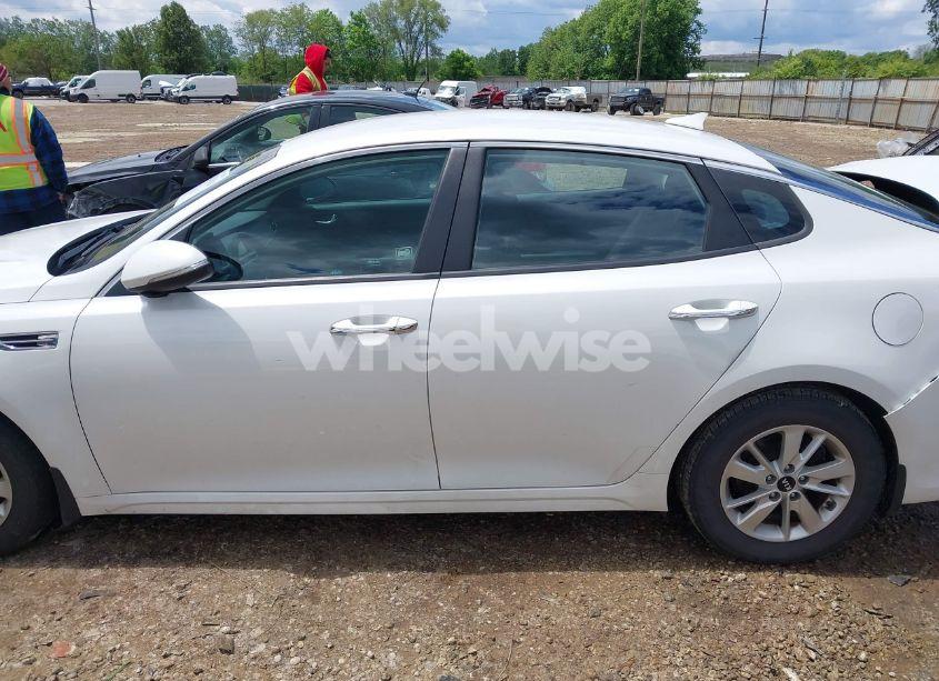 Photo 15 of 2018 Kia Optima LX (VIN KNAGT4L33J5232905)