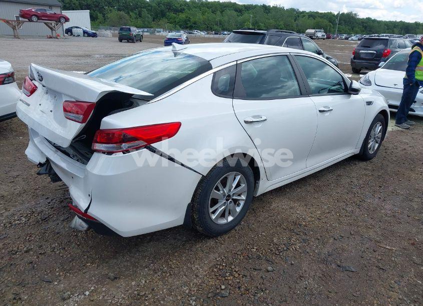 Photo 4 of 2018 Kia Optima LX (VIN KNAGT4L33J5232905)