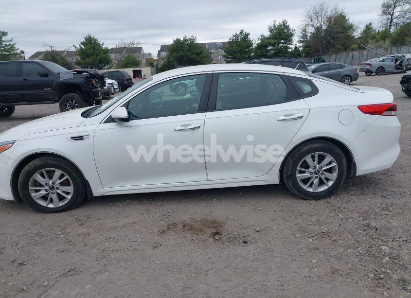 Photo 14 of 2016 Kia Optima LX (VIN KNAGT4L34G5099144)