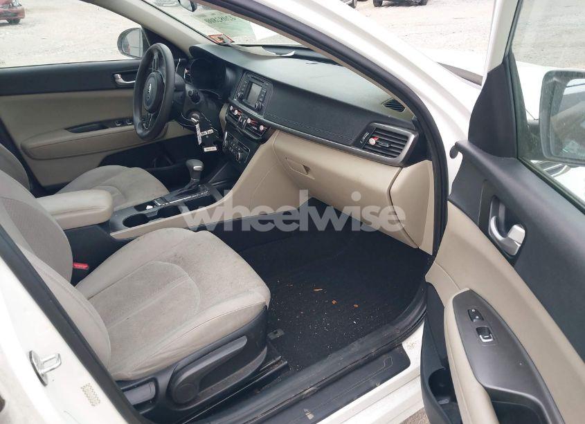 Photo 5 of 2016 Kia Optima LX (VIN KNAGT4L34G5099144)