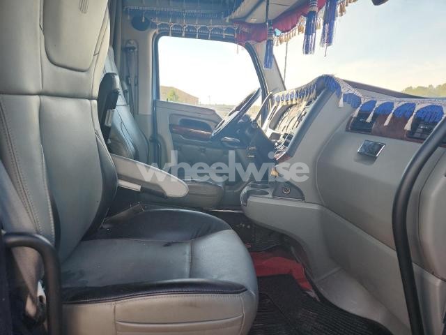 Photo 5 of 2021 KENWORTH T680 SEMI TRUCK (VIN KNAGT4L34H5177360)