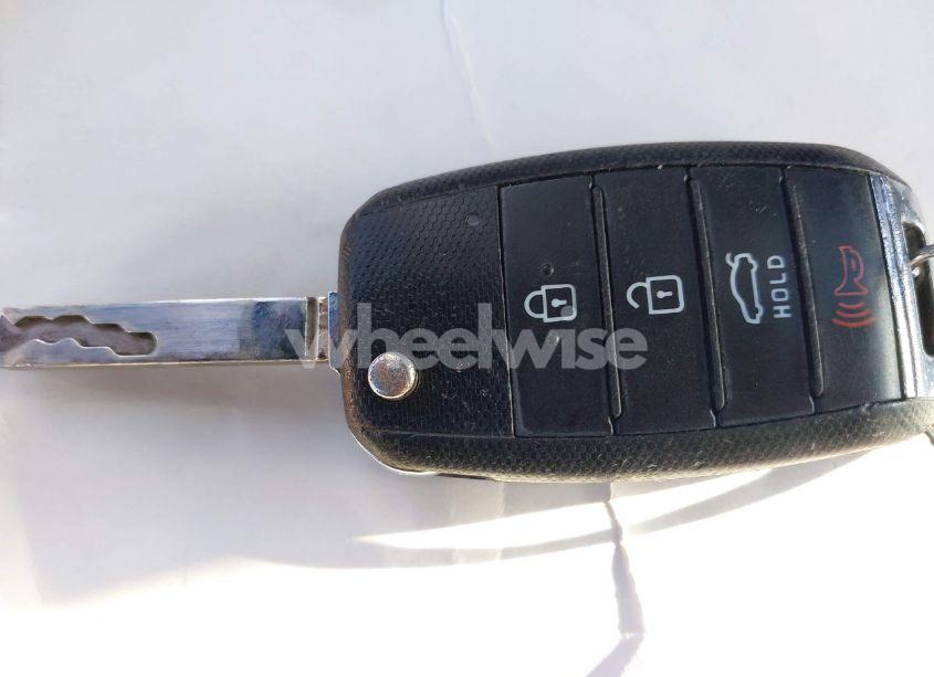 Photo 11 of 2016 Kia Optima LX (VIN KNAGT4L35G5102567)