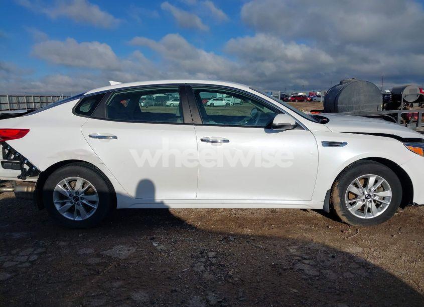 Photo 14 of 2016 Kia Optima LX (VIN KNAGT4L35G5102567)