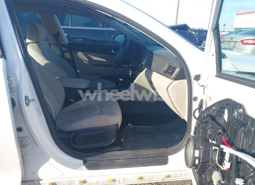 Photo 5 of 2016 Kia Optima LX (VIN KNAGT4L36G5094415)