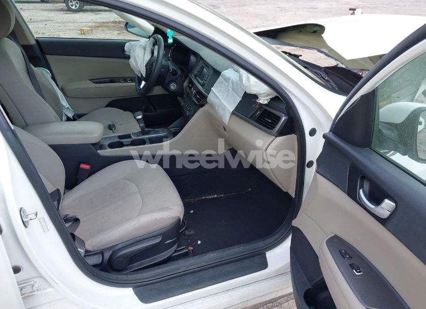 Photo 5 of 2016 Kia Optima LX (VIN KNAGT4L37G5118740)