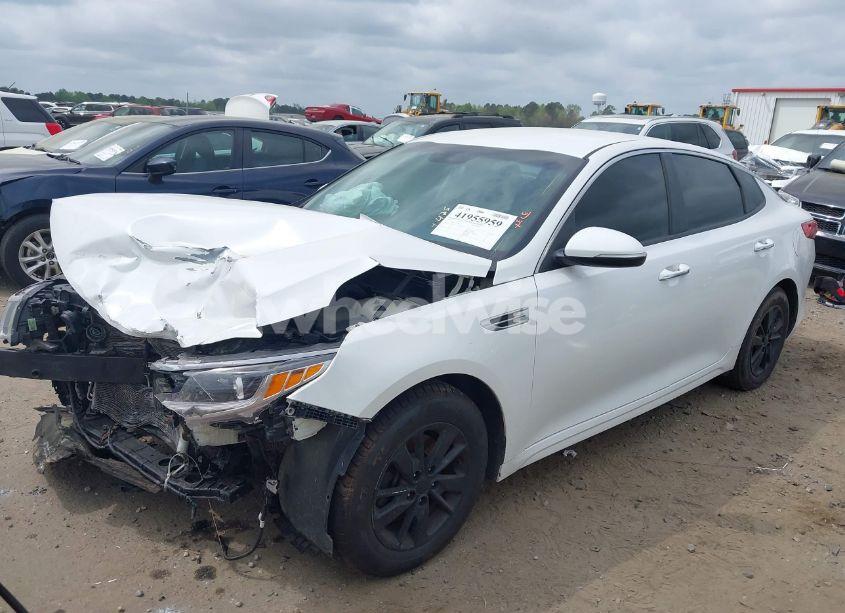 Photo 2 of 2018 Kia Optima LX (VIN KNAGT4L37J5206064)