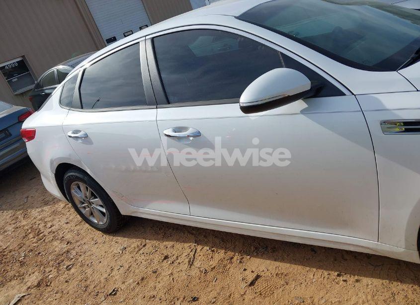 Photo 12 of 2016 Kia Optima LX (VIN KNAGT4L38G5098398)