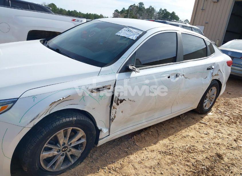 Photo 6 of 2016 Kia Optima LX (VIN KNAGT4L38G5098398)