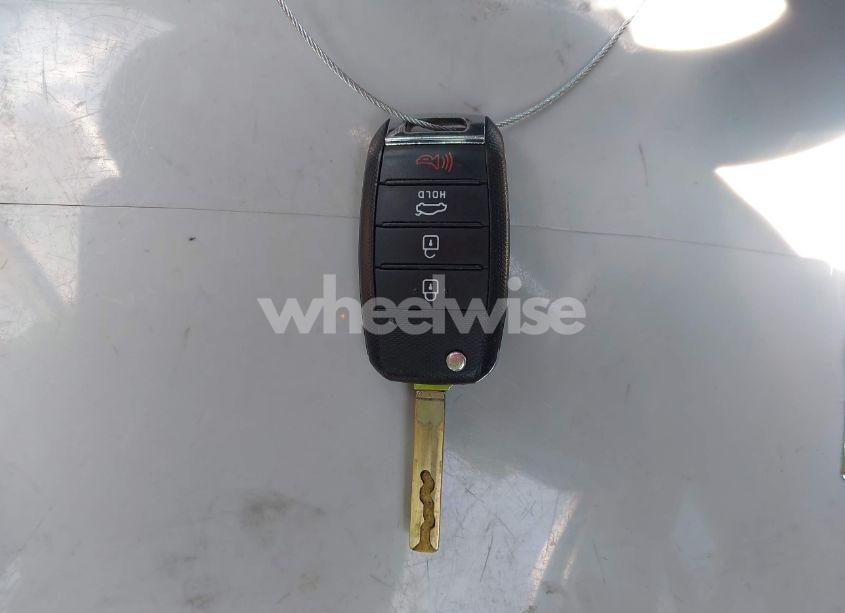 Photo 11 of 2016 Kia Optima LX (VIN KNAGT4L39G5072778)