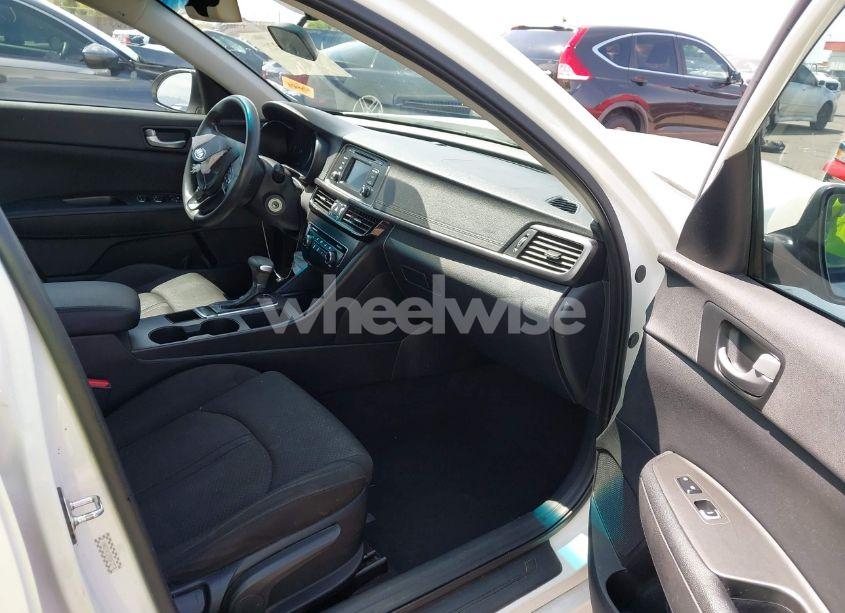 Photo 5 of 2016 Kia Optima LX (VIN KNAGT4L39G5072778)