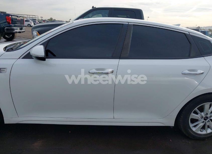 Photo 14 of 2016 Kia Optima LX (VIN KNAGT4L39G5103589)