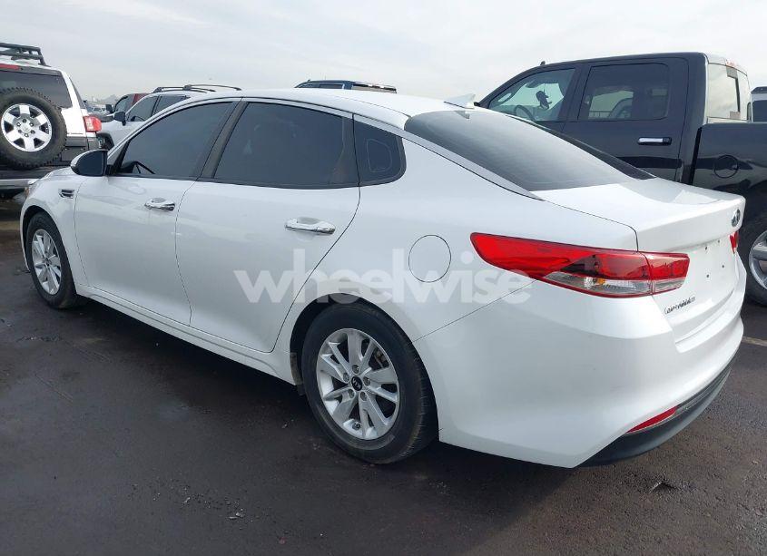Photo 3 of 2016 Kia Optima LX (VIN KNAGT4L39G5103589)