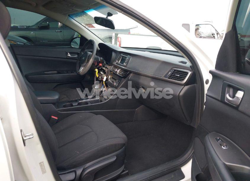 Photo 5 of 2016 Kia Optima LX (VIN KNAGT4L39G5103589)