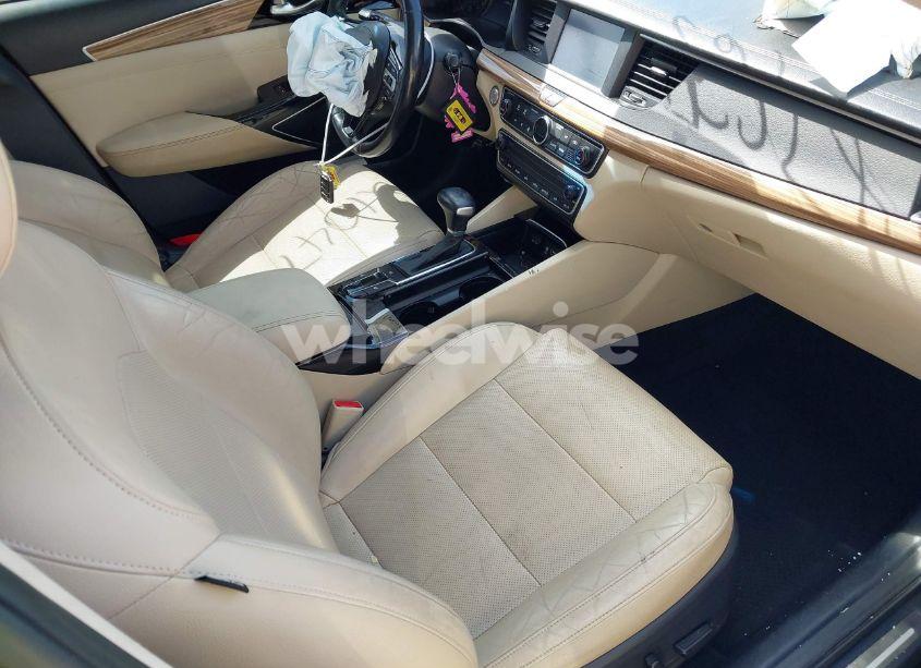 Photo 5 of 2017 Kia Cadenza PREMIUM (VIN KNALB4J19H5072722)