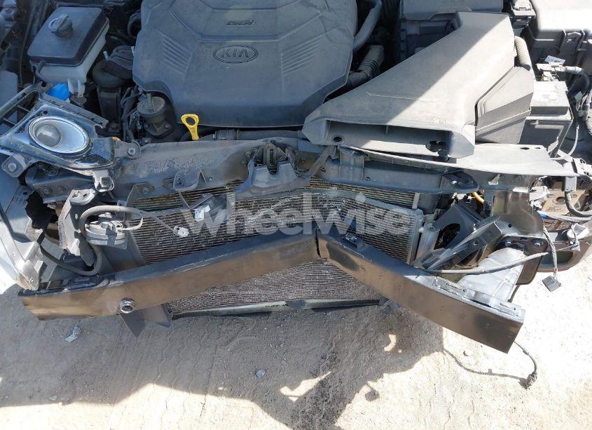 Photo 6 of 2017 Kia Cadenza PREMIUM (VIN KNALB4J19H5072722)