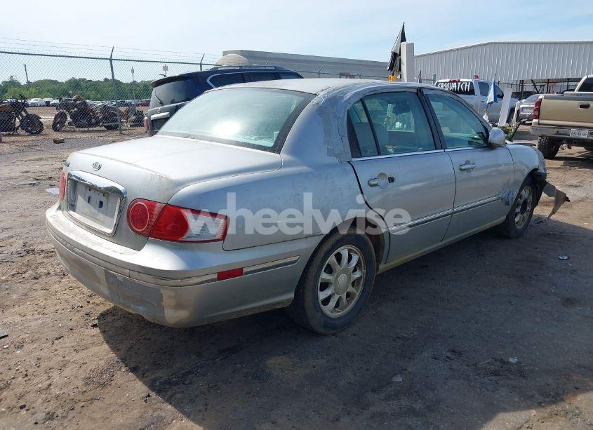 Photo 4 of 2005 Kia Amanti (VIN KNALD124555056885)