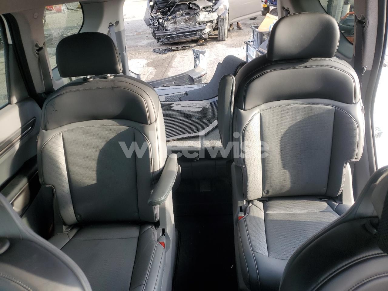 Photo 10 of 2024 KIA EV9 LIGHT (VIN KNDAB5S12R6029897)