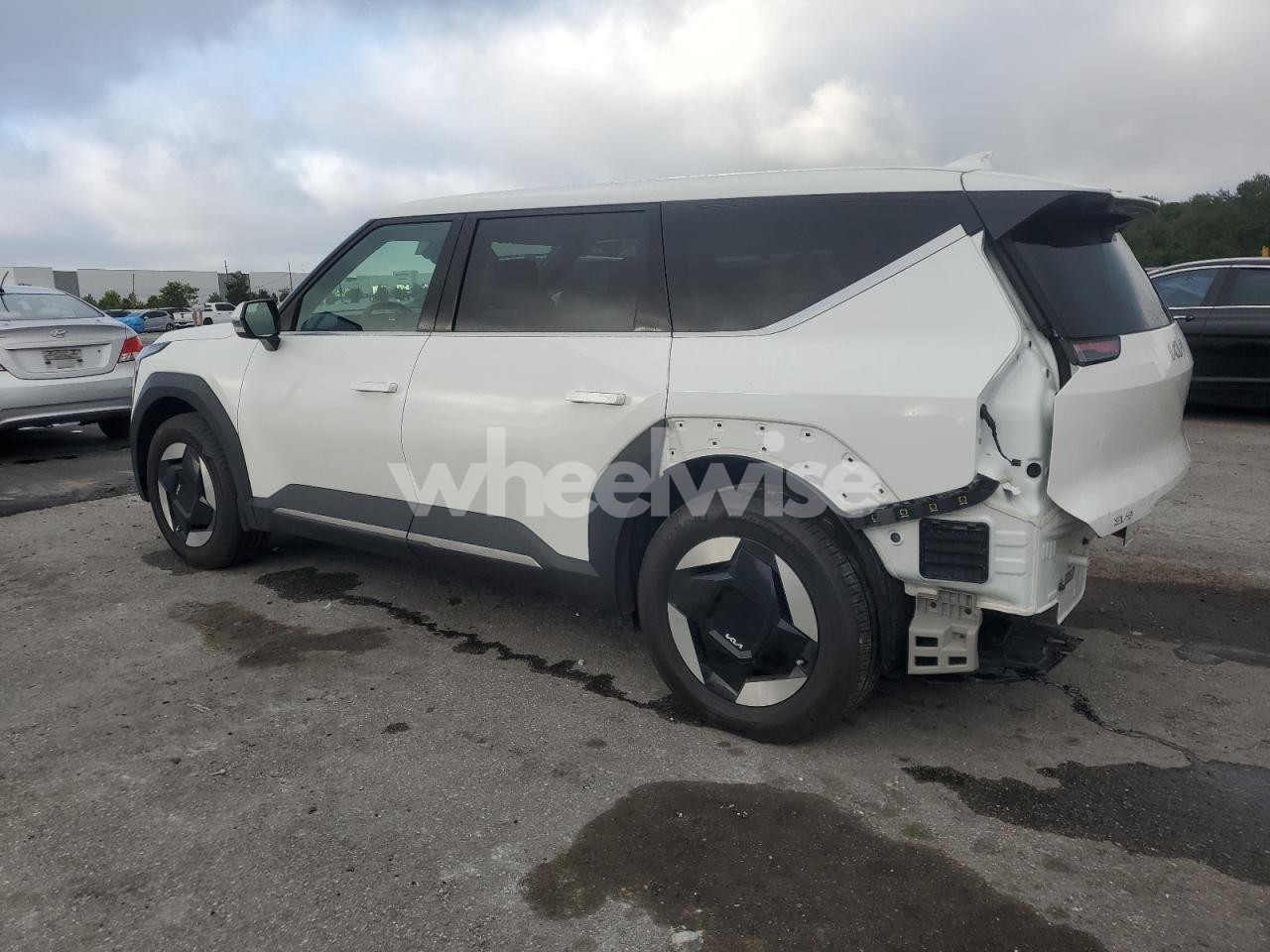 Photo 2 of 2024 KIA EV9 LIGHT (VIN KNDAB5S12R6029897)